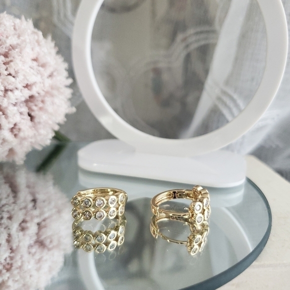18K Gold Layered Huggie Hoop.Also contains Cubic Zirconia.Great Hoop for Women. - Picture 2 of 6